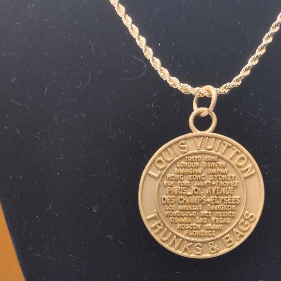 Louis Vuitton Trunks and Bags Charm Gold Color - Picture 7 of 7